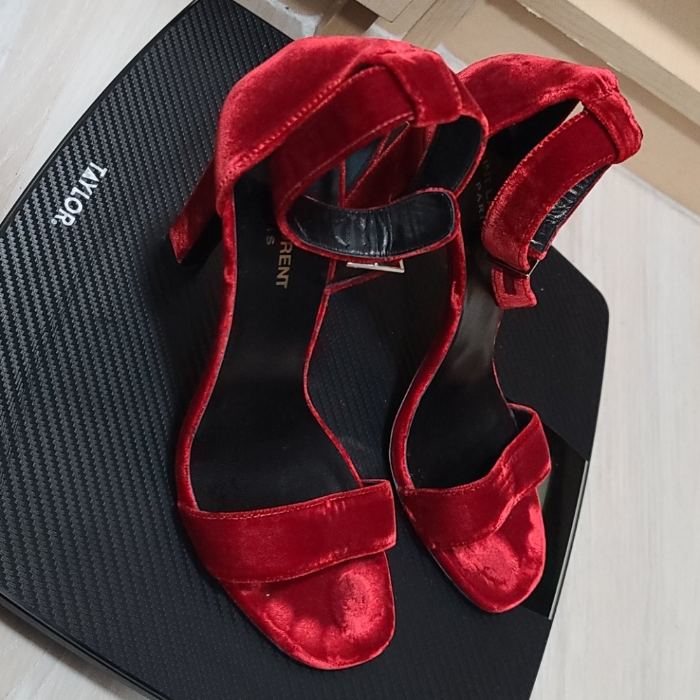 Sandals - Picture 2 of 4